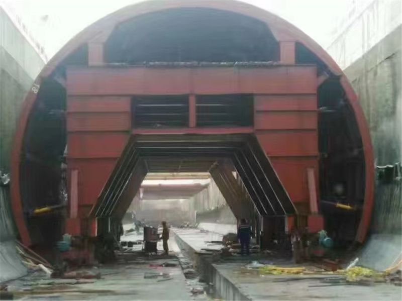 什么是冷彎機？